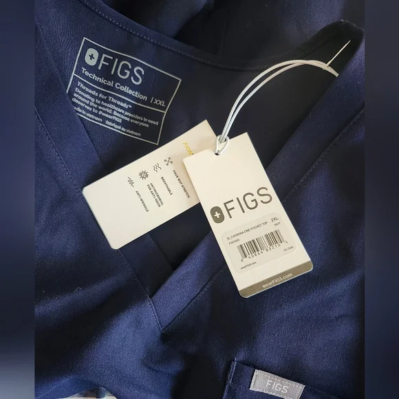 NWT Figs Navy Blue Catarina One Pocket Scrub Medical Shirt - Picture 5 of 5